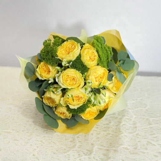 黄色のバラの花束