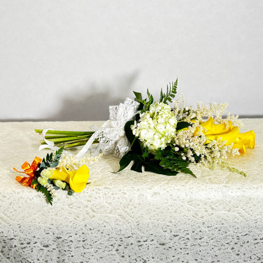 黄色のカラーのナチュラルブーケ(ブトニア付き)