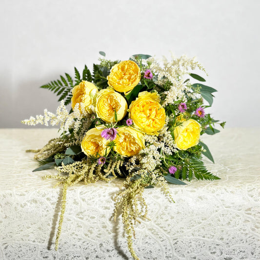 黄色系のウェディング クラッチブーケ(ブトニア付き)