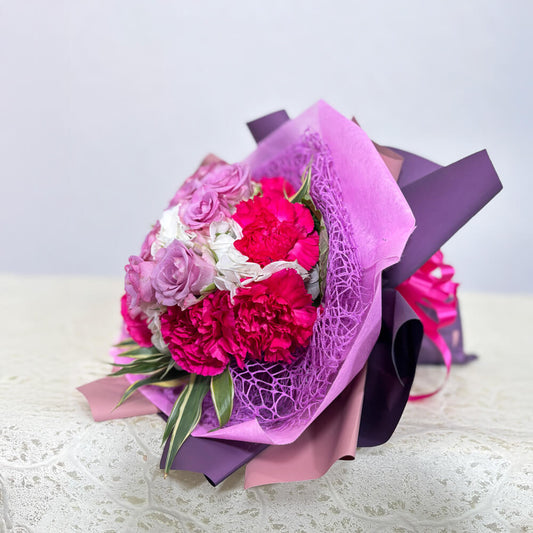 ピンクの薔薇とカーネーションの花束