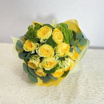 黄色のバラの花束