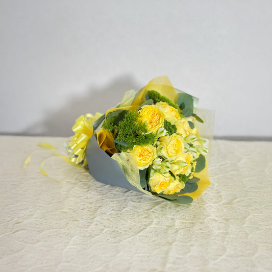 黄色のバラの花束