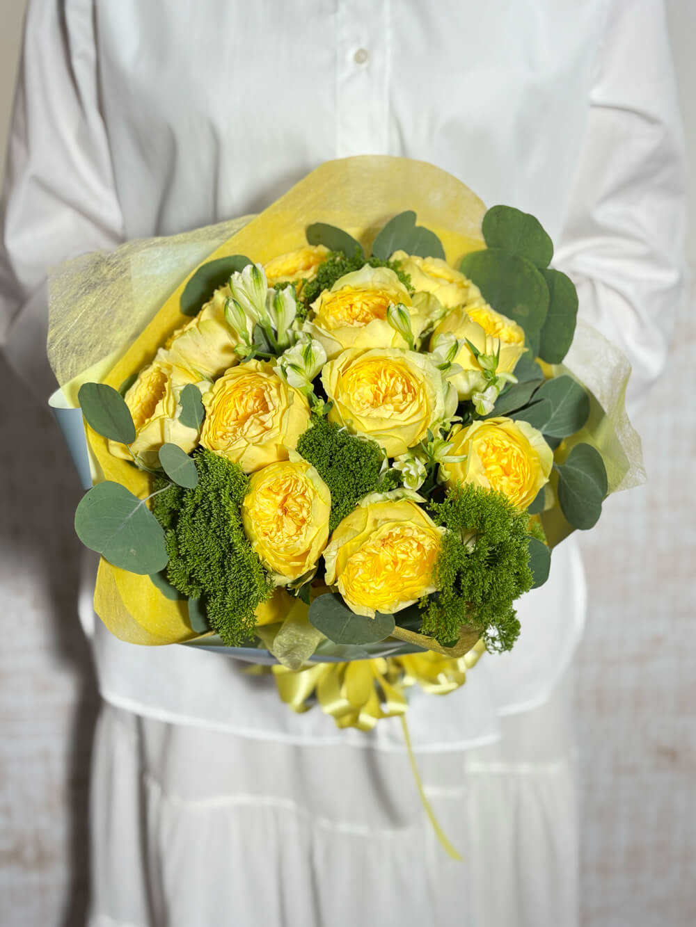 黄色のバラの花束