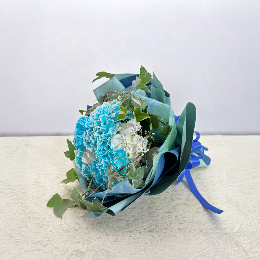 水色カーネーションの花束