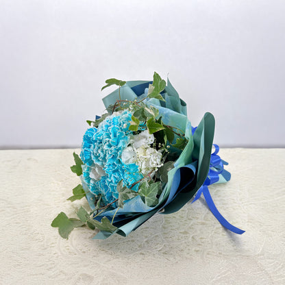 水色カーネーションの花束
