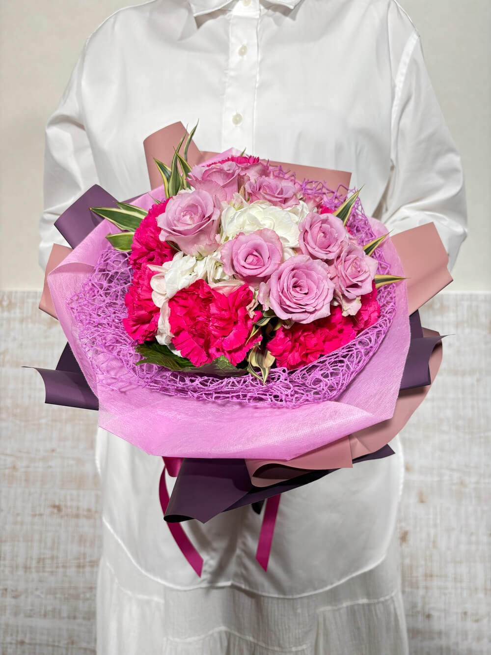 ピンクの薔薇とカーネーションの花束