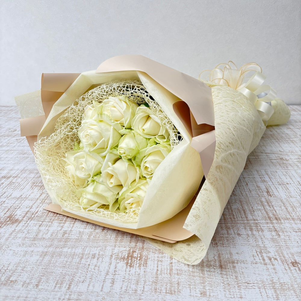 白バラ12本の 花束