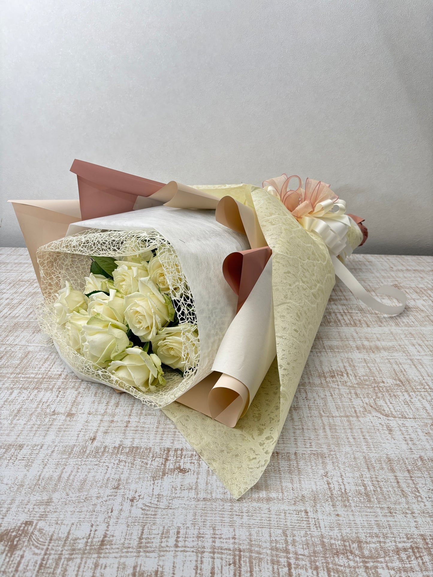 白バラ12本の 花束 (プロポーズ）