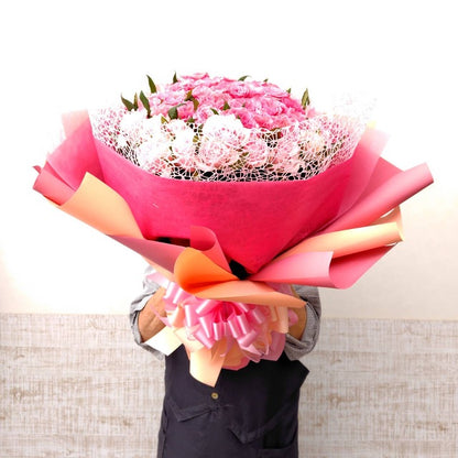ピンクバラ50本の花束