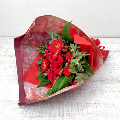 赤バラとガーベラの花束