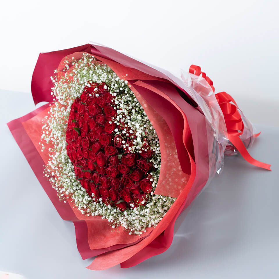 赤バラ108本の花束（かすみ草入り） – 花のブルーメンノイエ