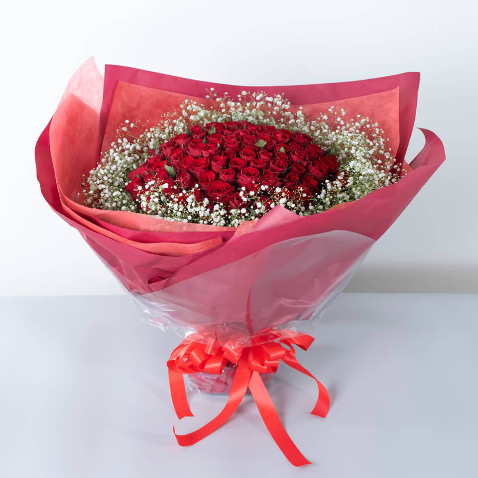 赤バラ108本の花束（かすみ草入り）