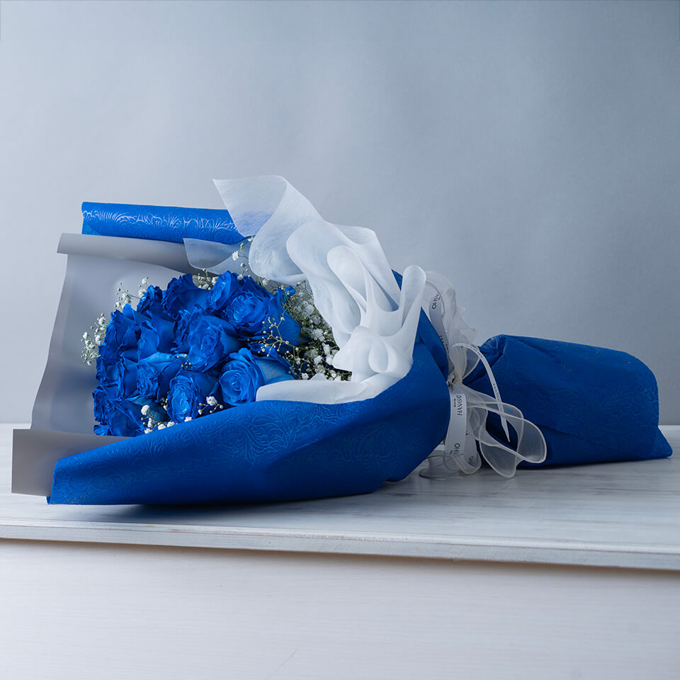 青いバラ20本とかすみ草の花束